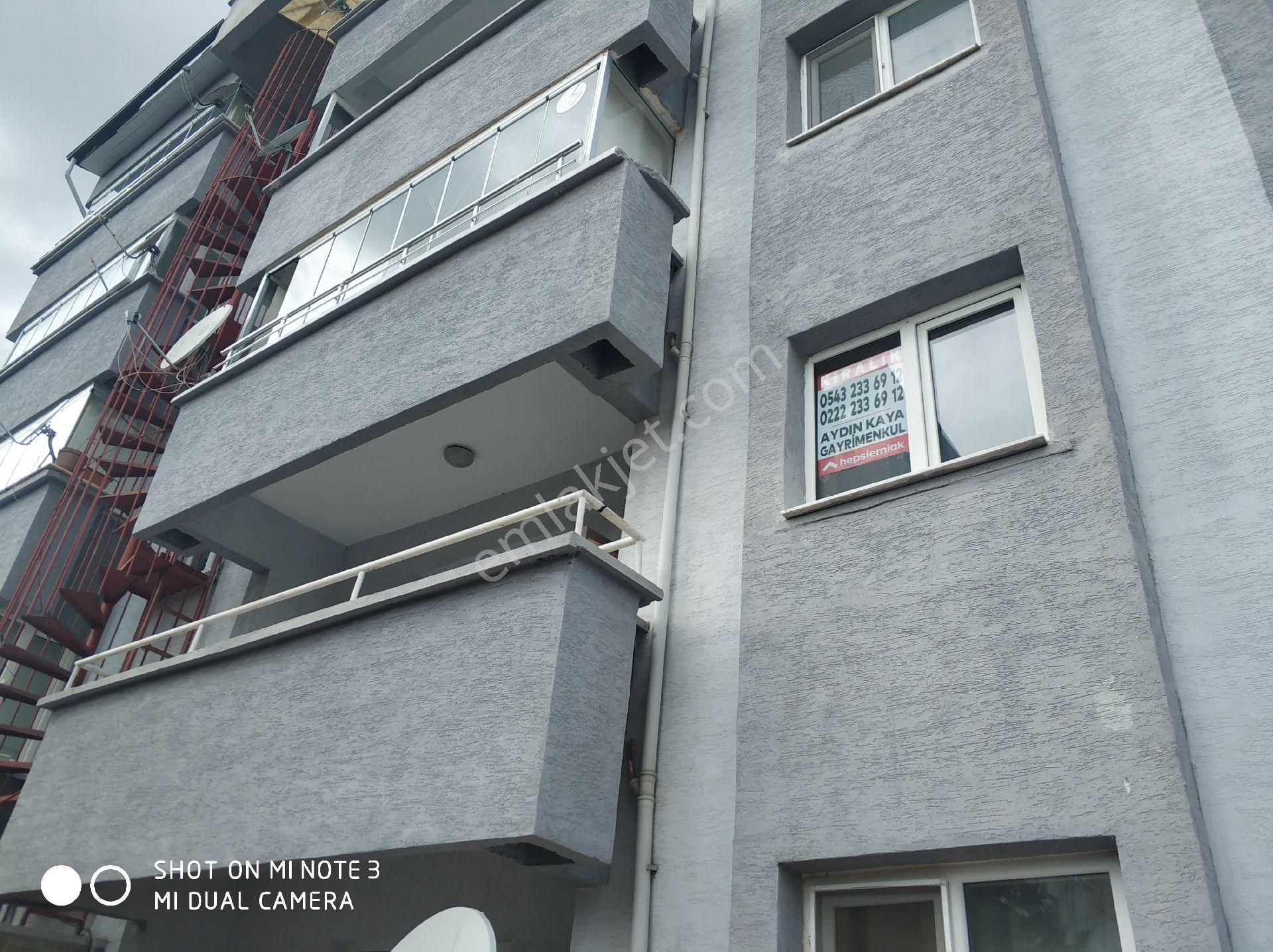 Sultandere Mahallesi'nde Kiralık 3+1 Ara Kat Okul Karşısında Çift Balkonlu Çift Wc'li - Görsel 18