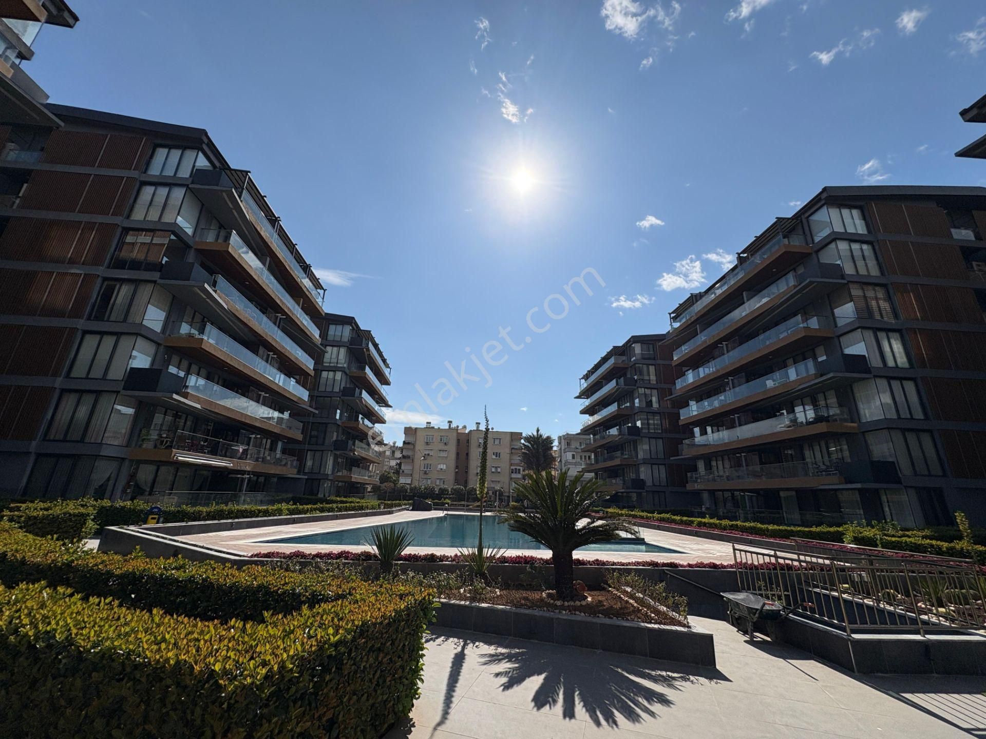 Zerdalilik 'te Lüks Site İçinde Güvenlikli K.otoparklı Havuzlu Arakat 2+1