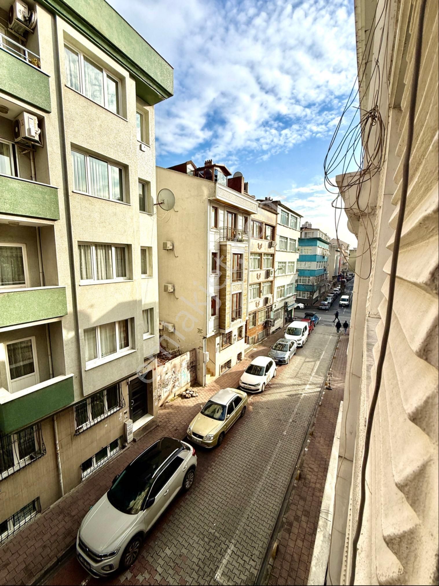 Geniş Cepheli 4 Daire 1 Dükkan Satılık Bina - Görsel 2