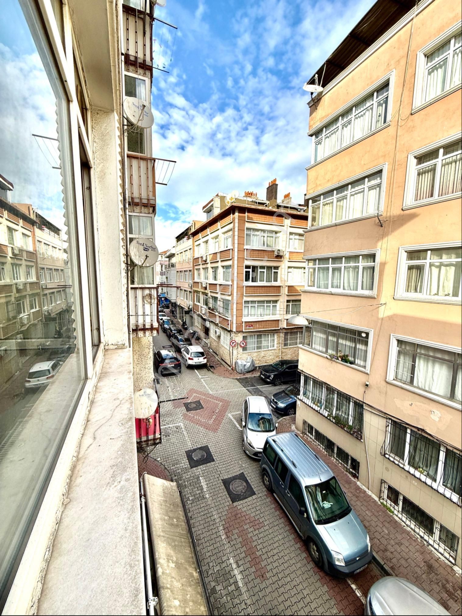 Geniş Cepheli 4 Daire 1 Dükkan Satılık Bina - Görsel 3
