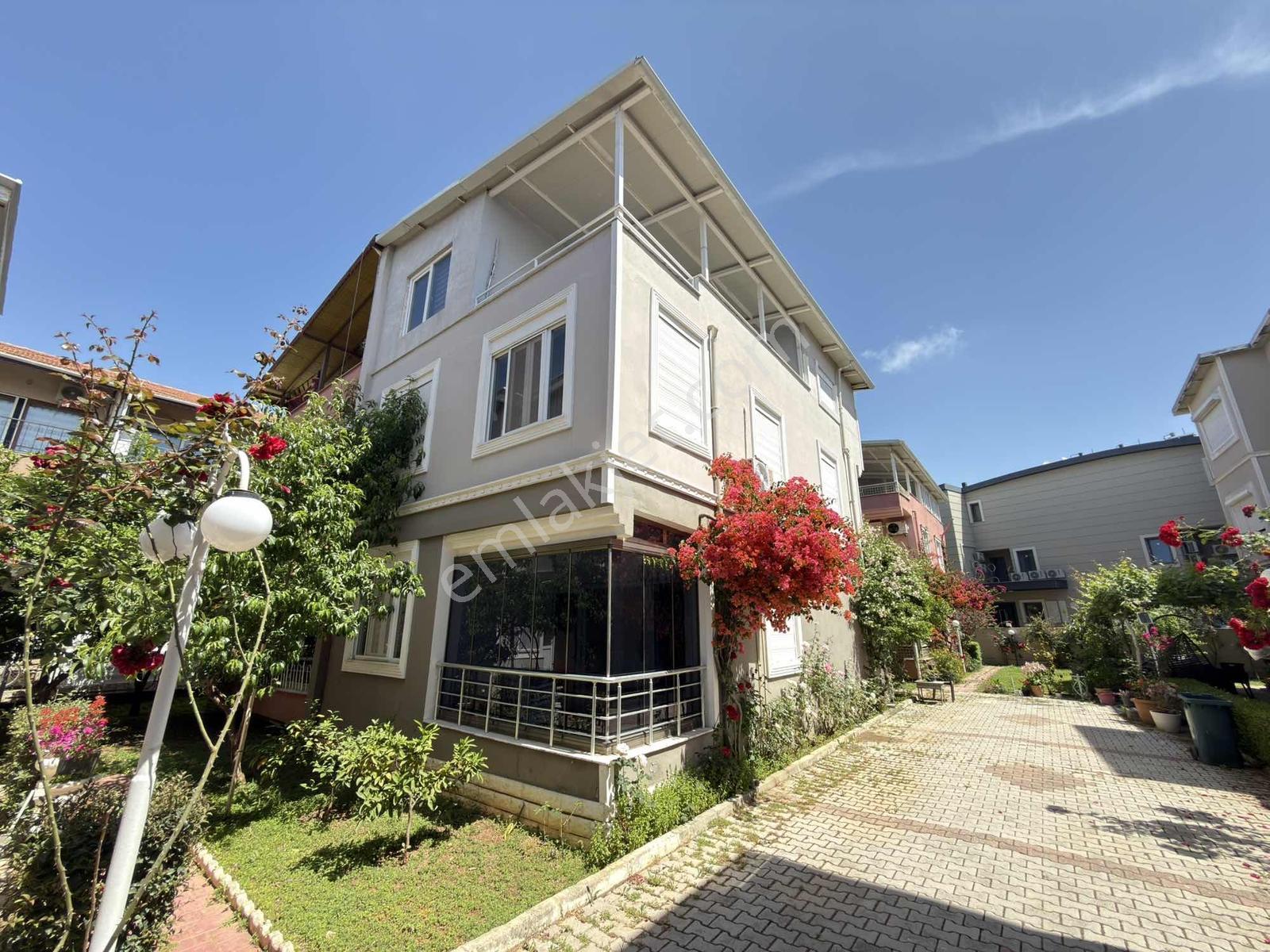Belek'te Site İçi Havuzlu Plaja 1 Km Mesafede Bakımlı 5+1 Villa
