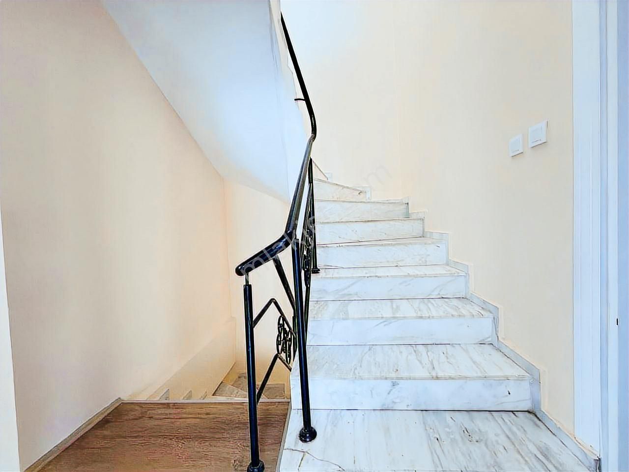 Belek'te Site İçi Havuzlu Plaja 1 Km Mesafede Bakımlı 5+1 Villa - Görsel 9