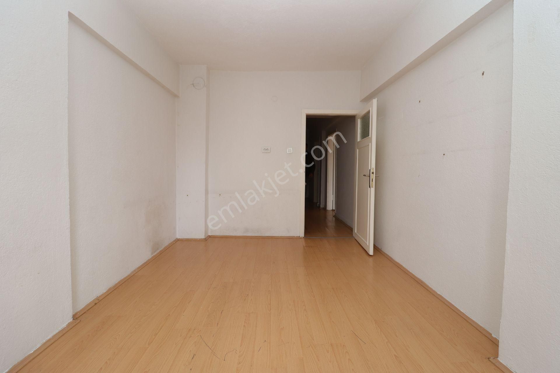 Etimesgut İstasyon'da Cadde'de Köşebaşı Arakat 3+1 Kiralık Daire - Görsel 19