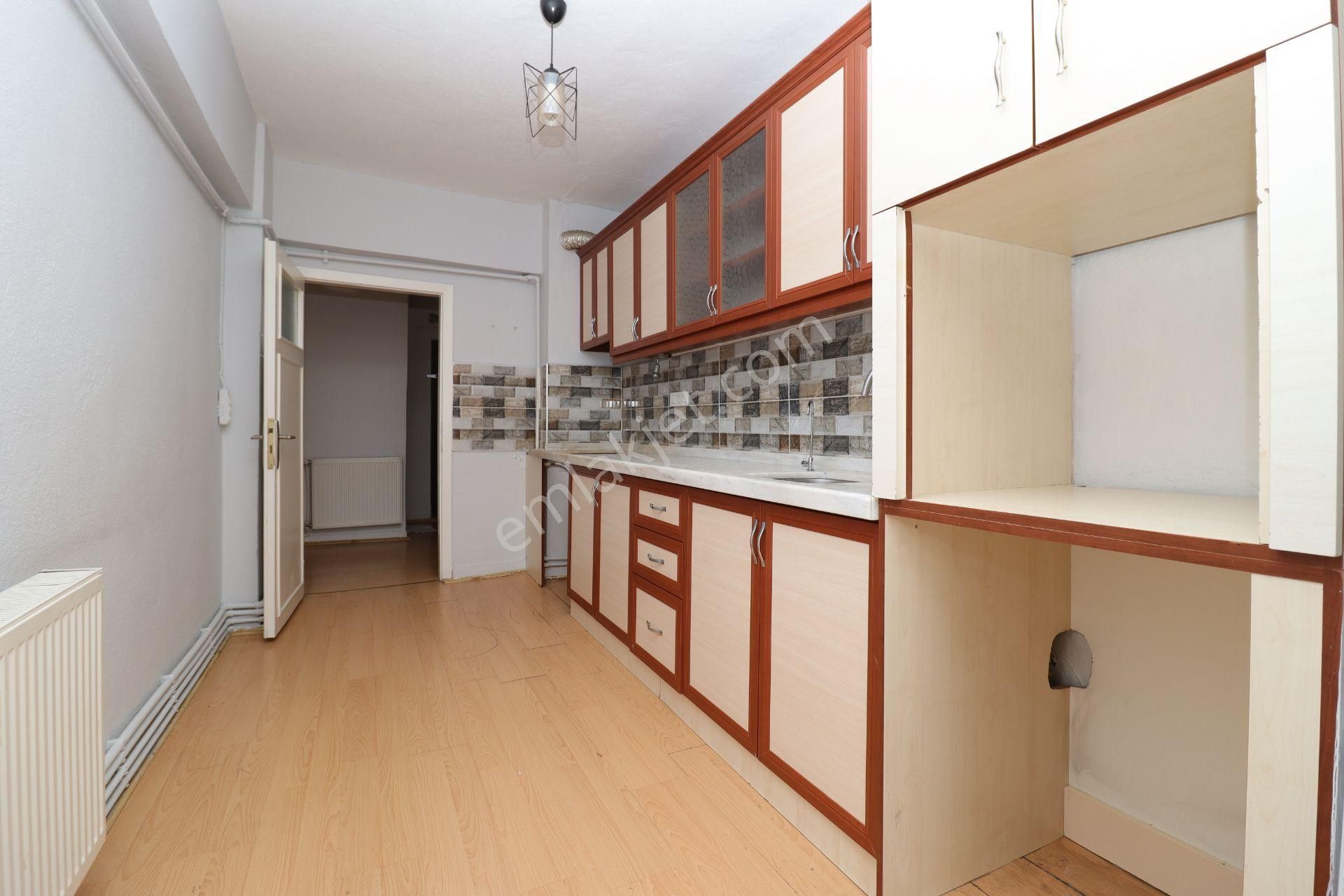 Etimesgut İstasyon'da Cadde'de Köşebaşı Arakat 3+1 Kiralık Daire - Görsel 4