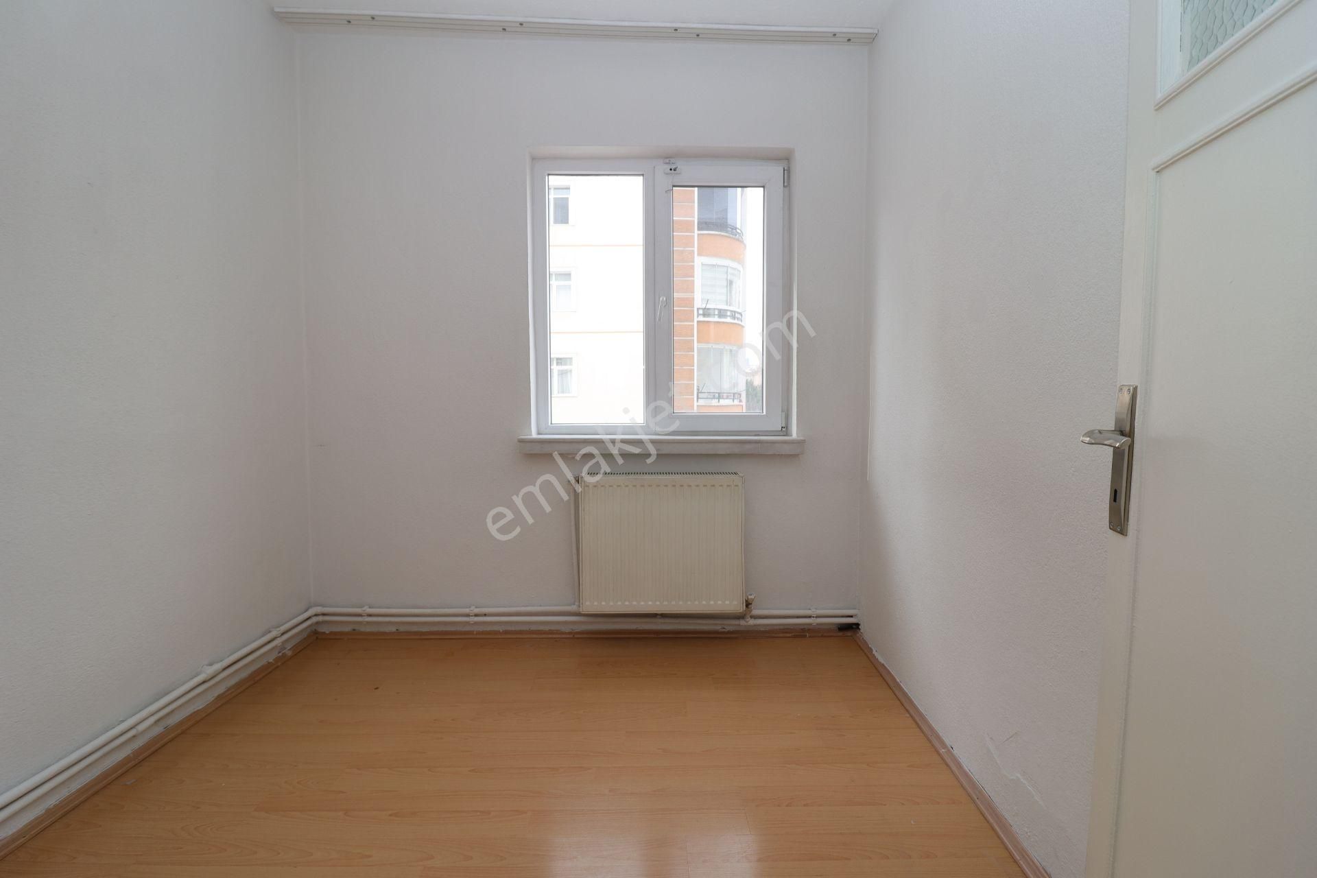 Etimesgut İstasyon'da Cadde'de Köşebaşı Arakat 3+1 Kiralık Daire - Görsel 11