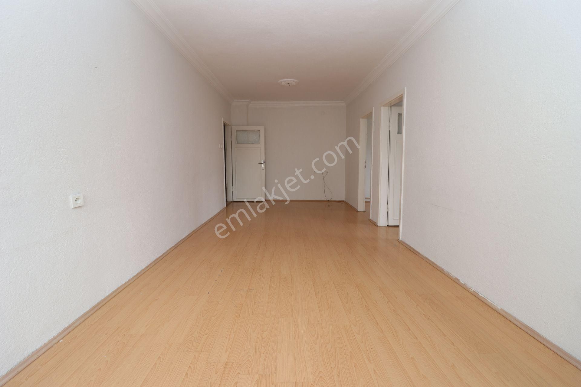 Etimesgut İstasyon'da Cadde'de Köşebaşı Arakat 3+1 Kiralık Daire - Görsel 9