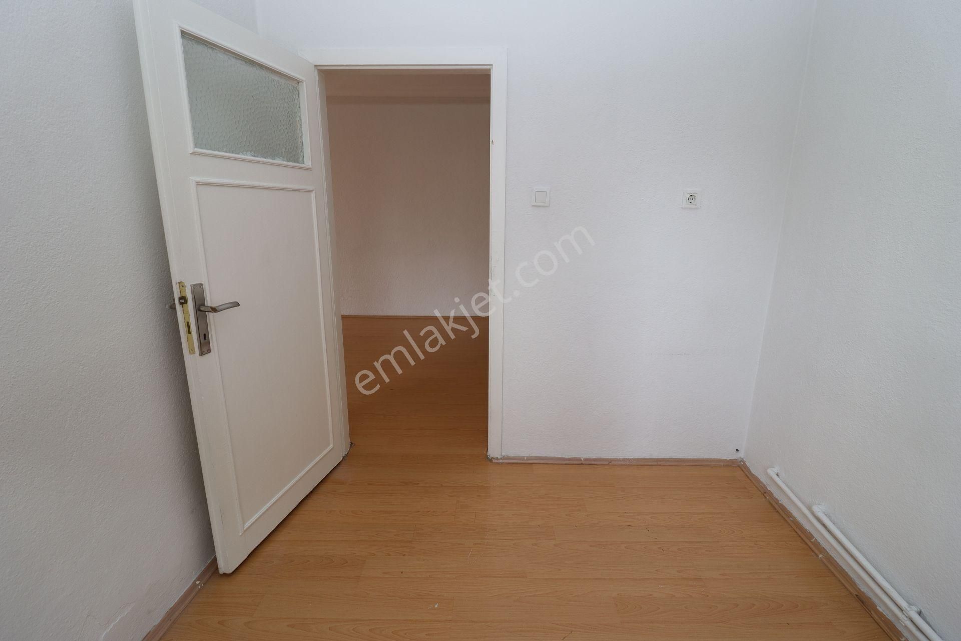 Etimesgut İstasyon'da Cadde'de Köşebaşı Arakat 3+1 Kiralık Daire - Görsel 12