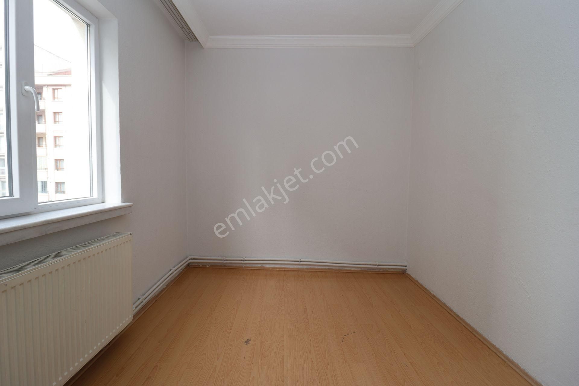 Etimesgut İstasyon'da Cadde'de Köşebaşı Arakat 3+1 Kiralık Daire - Görsel 13