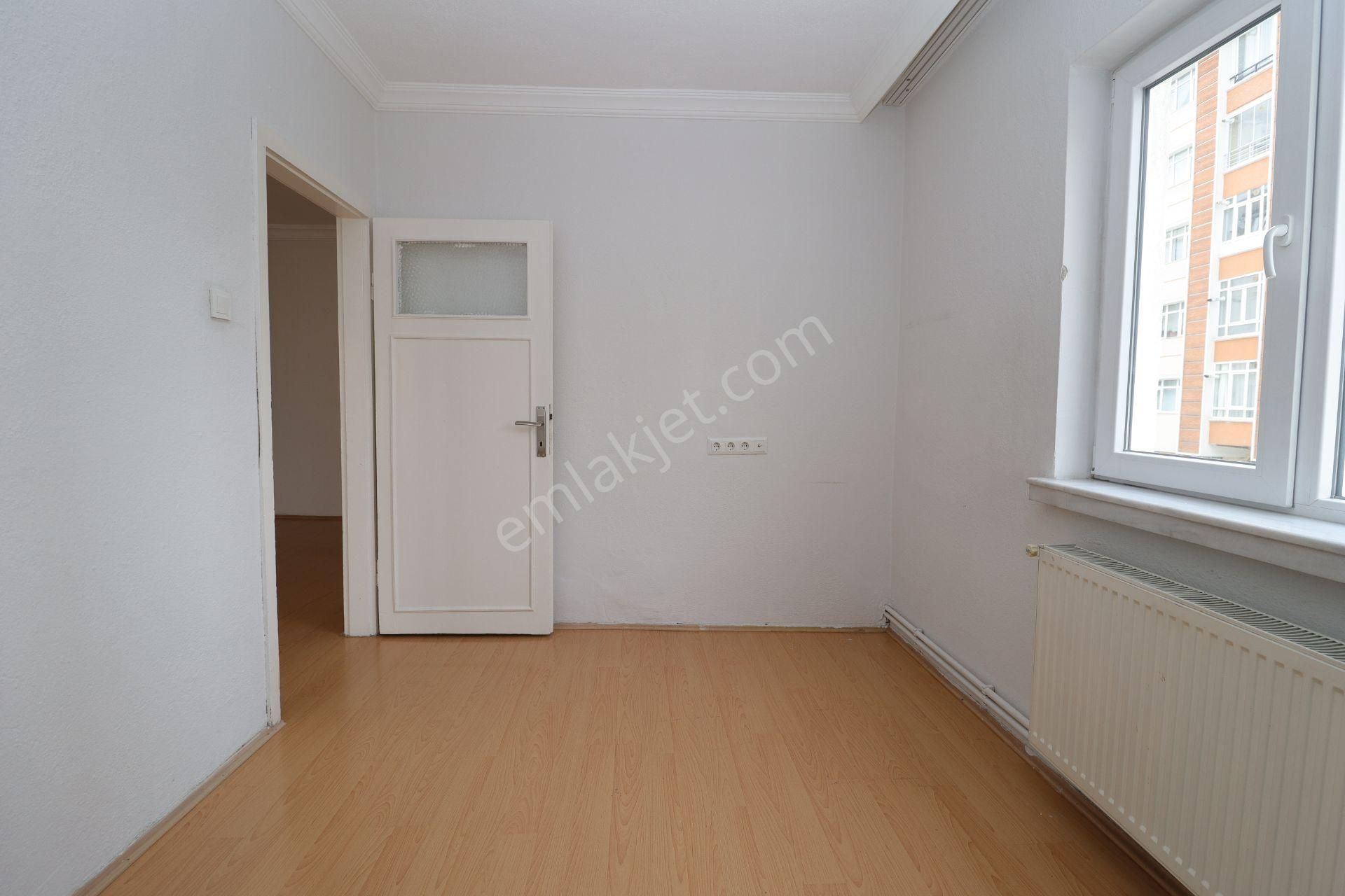 Etimesgut İstasyon'da Cadde'de Köşebaşı Arakat 3+1 Kiralık Daire - Görsel 14