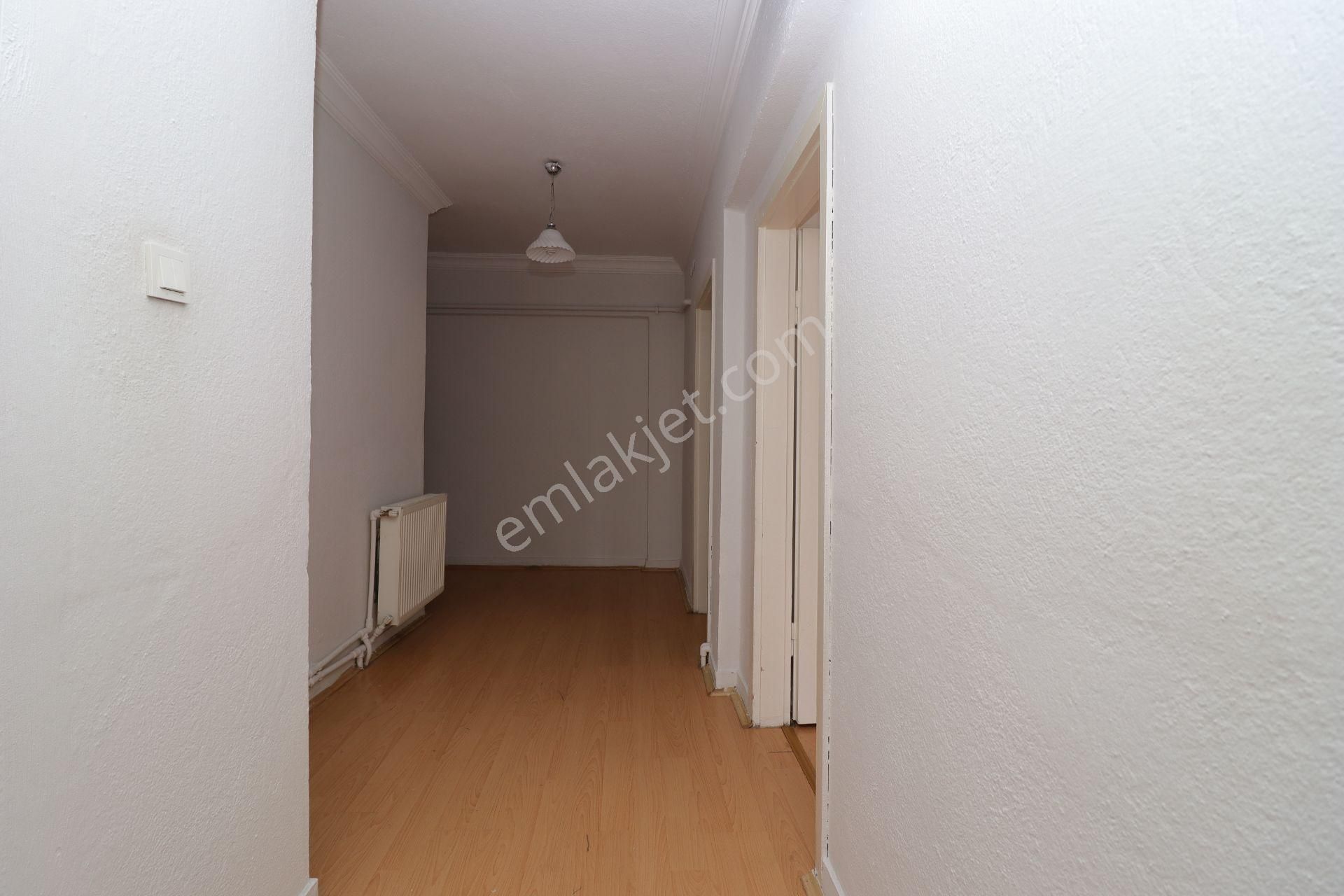 Etimesgut İstasyon'da Cadde'de Köşebaşı Arakat 3+1 Kiralık Daire - Görsel 17