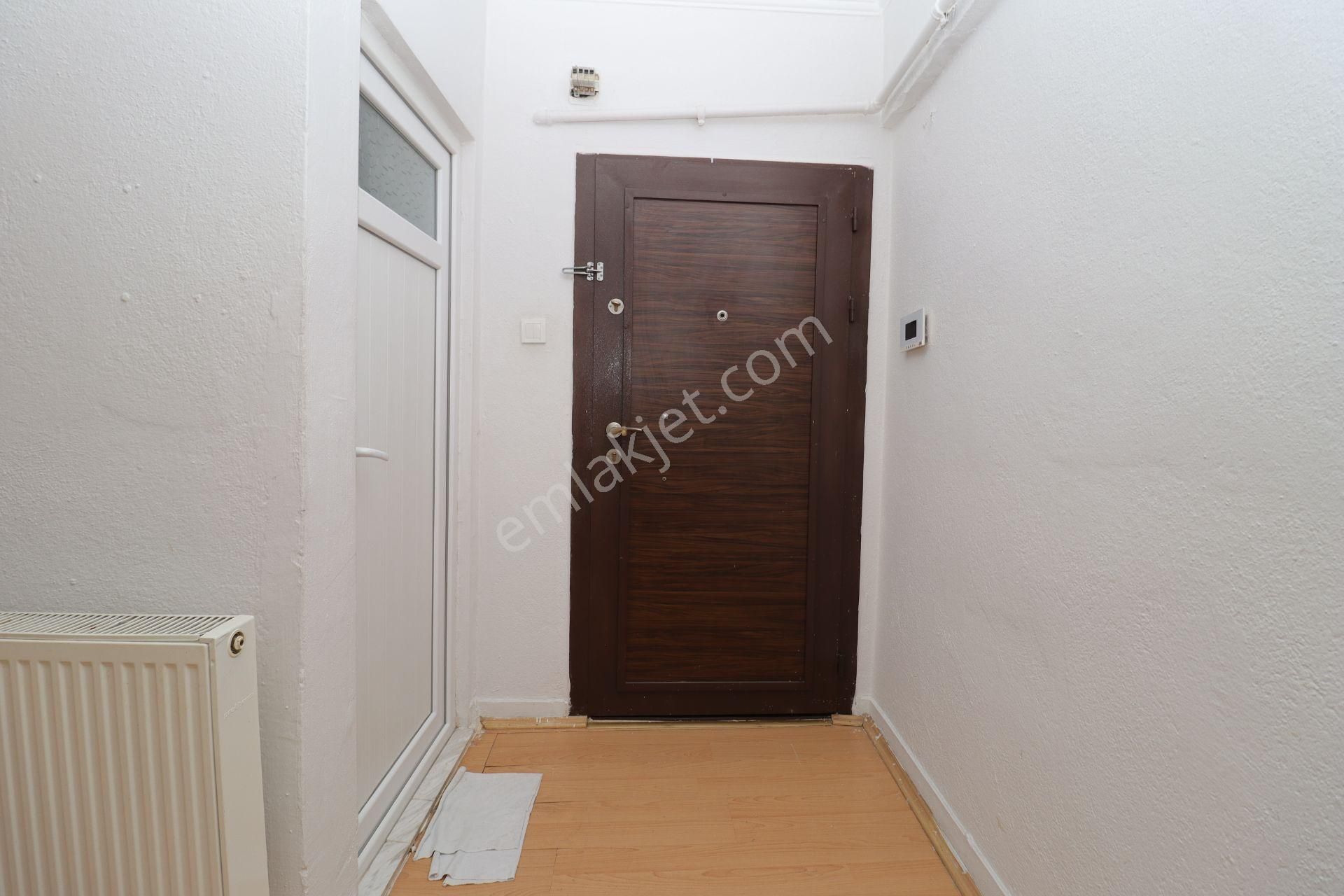 Etimesgut İstasyon'da Cadde'de Köşebaşı Arakat 3+1 Kiralık Daire - Görsel 16