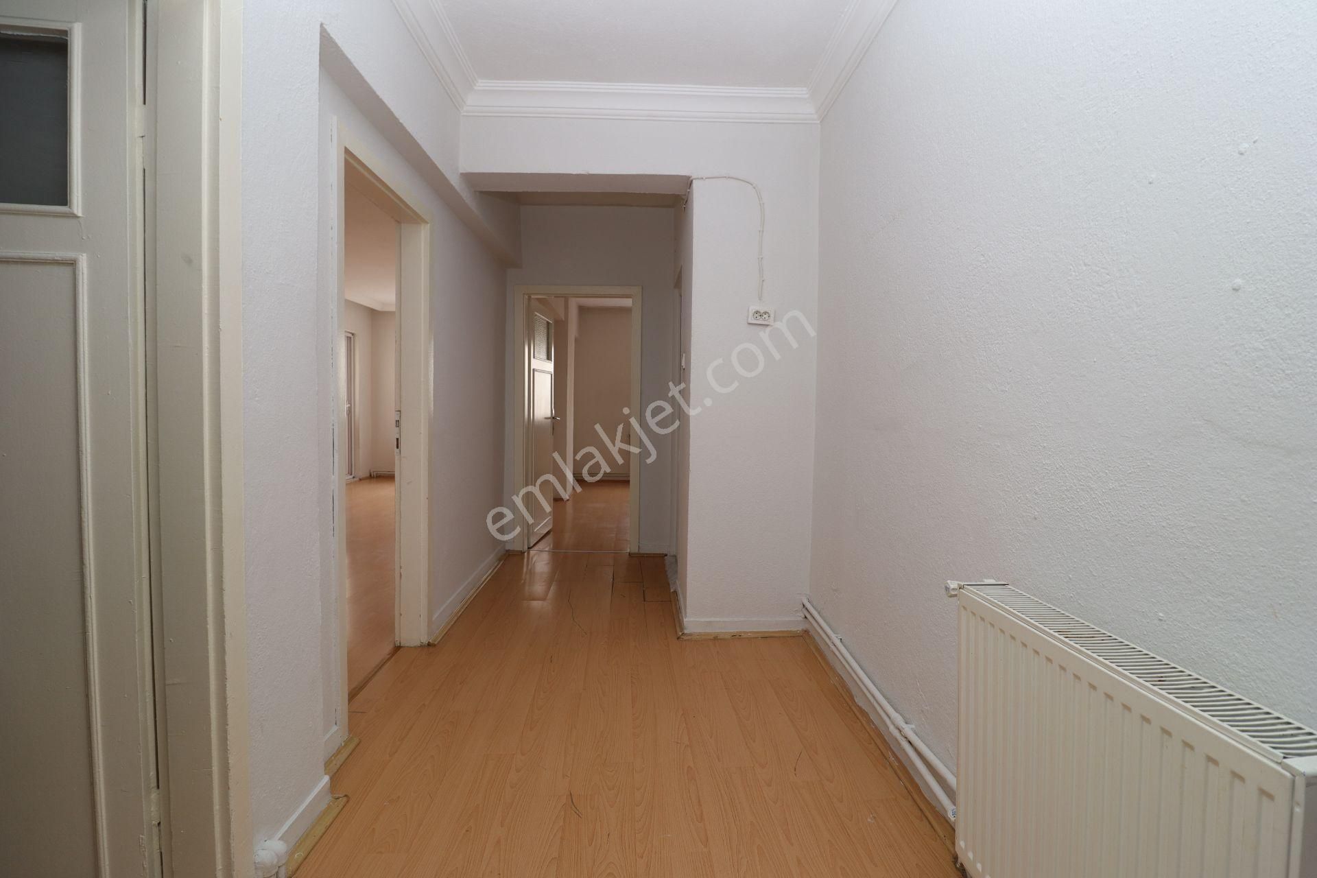 Etimesgut İstasyon'da Cadde'de Köşebaşı Arakat 3+1 Kiralık Daire - Görsel 15