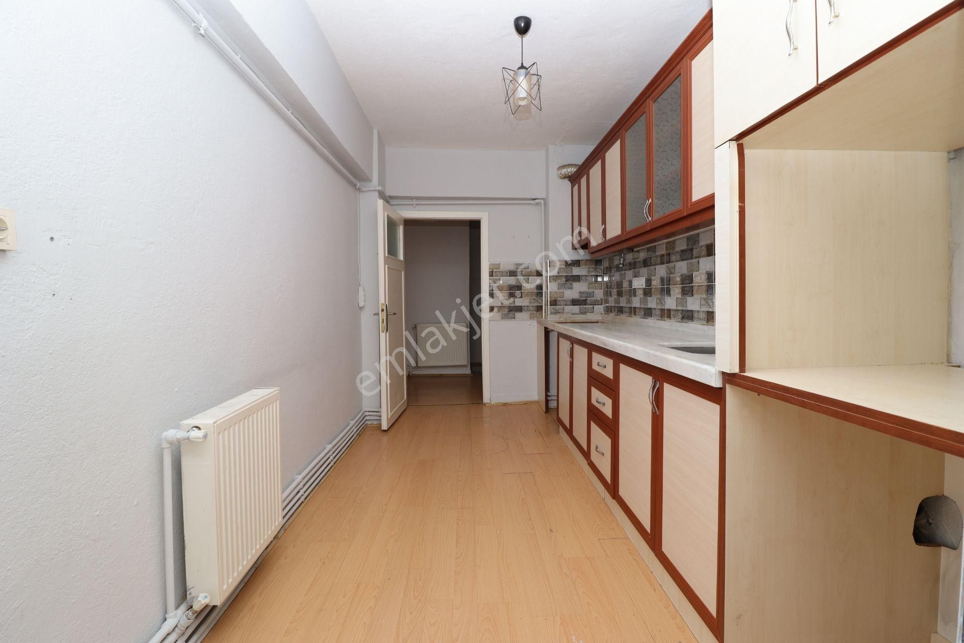 Etimesgut İstasyon'da Cadde'de Köşebaşı Arakat 3+1 Kiralık Daire - Görsel 5