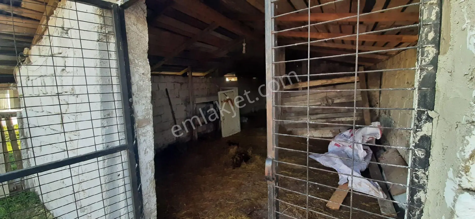 Satılık Müstakil Ev Ve Ahır - Görsel 4