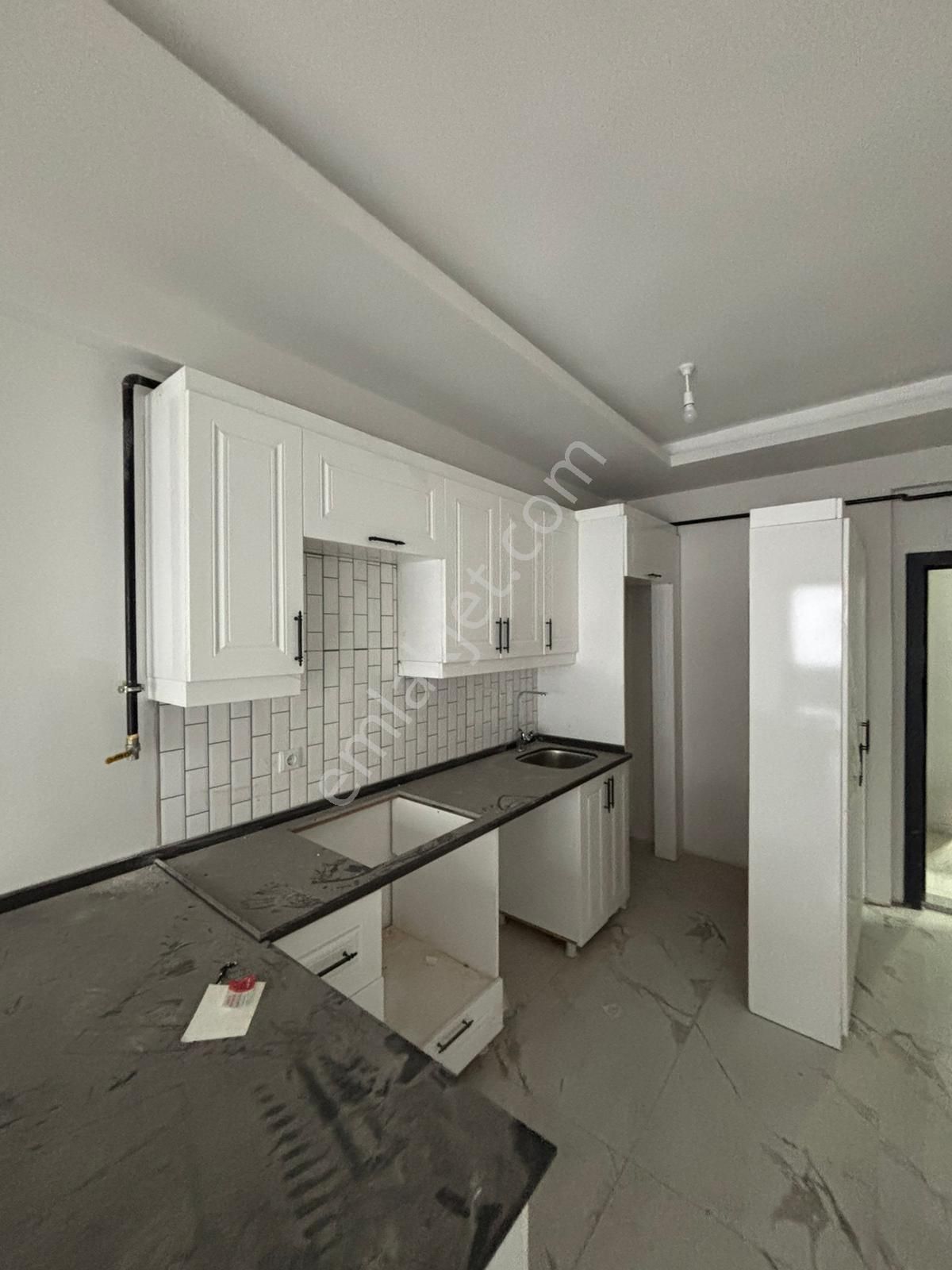 Mersin Erdemli Akdeniz Mahallesinde İmam Hatip Lisesi Karşısında 1+1 Kiralık Daire