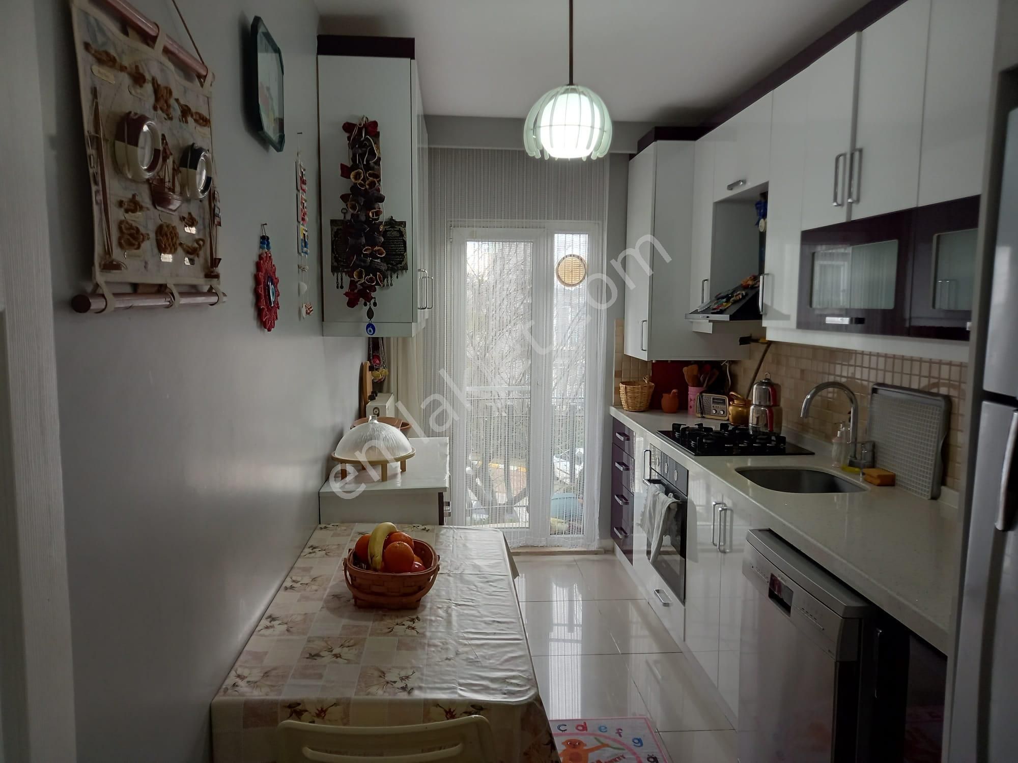 Armina Evlerinde Tadilatlı Satılık 2+1 Daire - Görsel 13