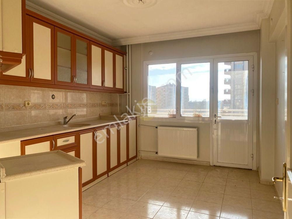 Hb'den 3+1 Kiralık Daire, Site İçi, Ara Kat, Merkezi Doğalgaz, Ebeveyn Banyo, Otopark - Görsel 8