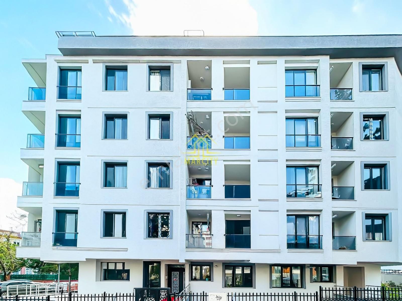 Marcity'den B.evler Koza İlk Öğretim Okulu Yanı 2+1 84 M² 1.kat