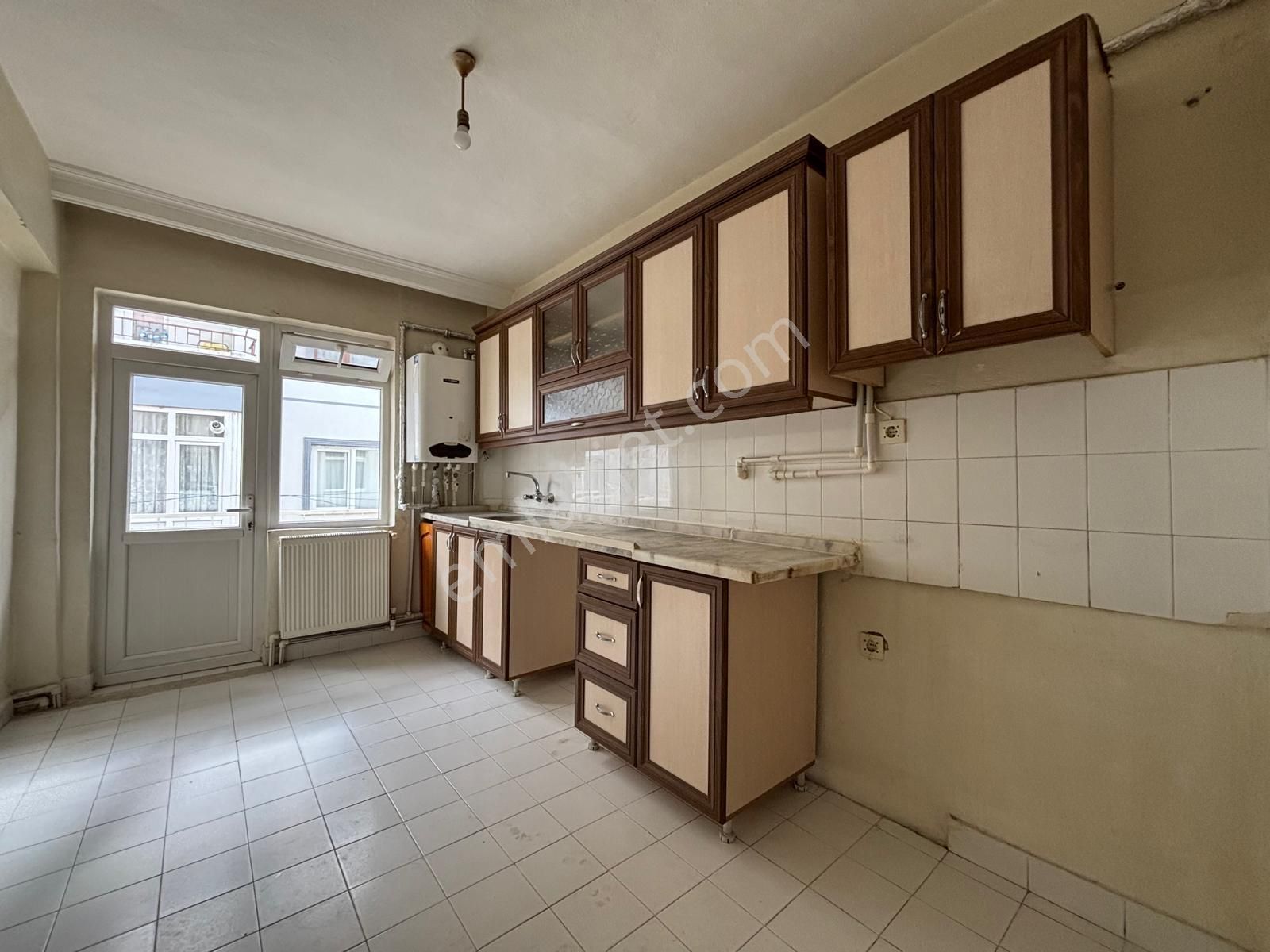 Taşcılar'dan Salı Pazarı Yanı Ara Kat Masrafsız 3+1 Fırsat Daire - Görsel 2