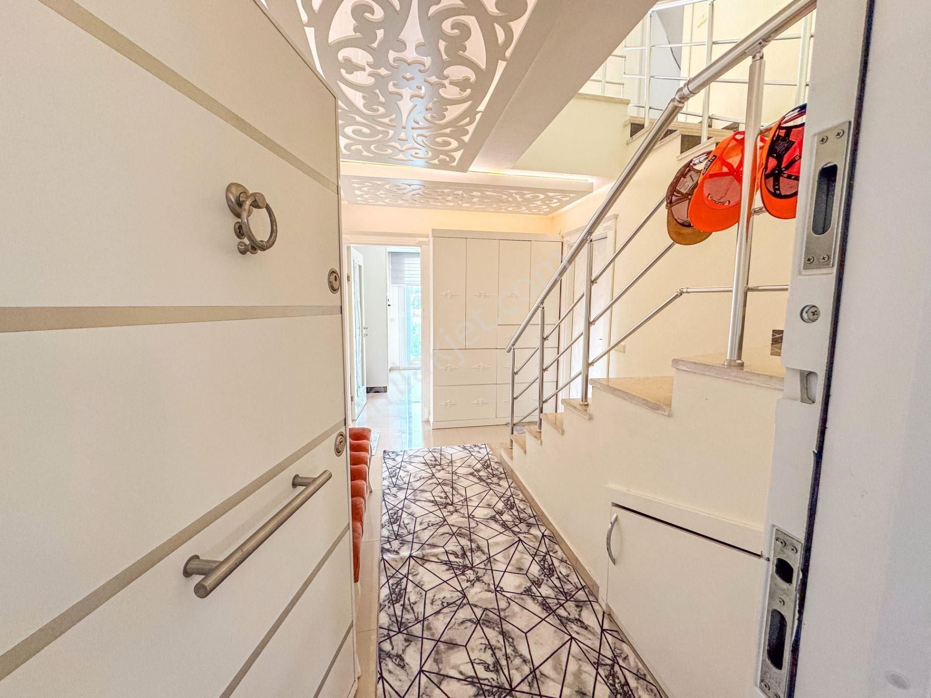 Alanya Kestelde Satılık 3+1 Lüks Eşyalı Dubleks Daire - Görsel 2