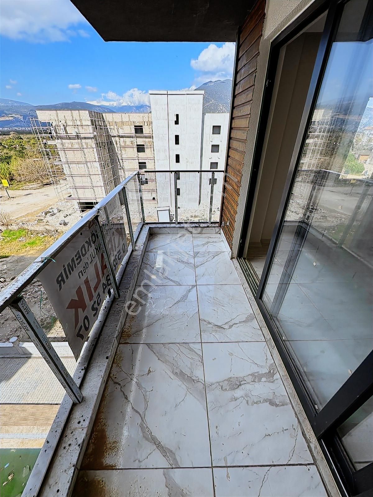 Gökhan Gökdemir'den Havuzlu Site İçinde 1+1 Kiralık Daireler - Görsel 3