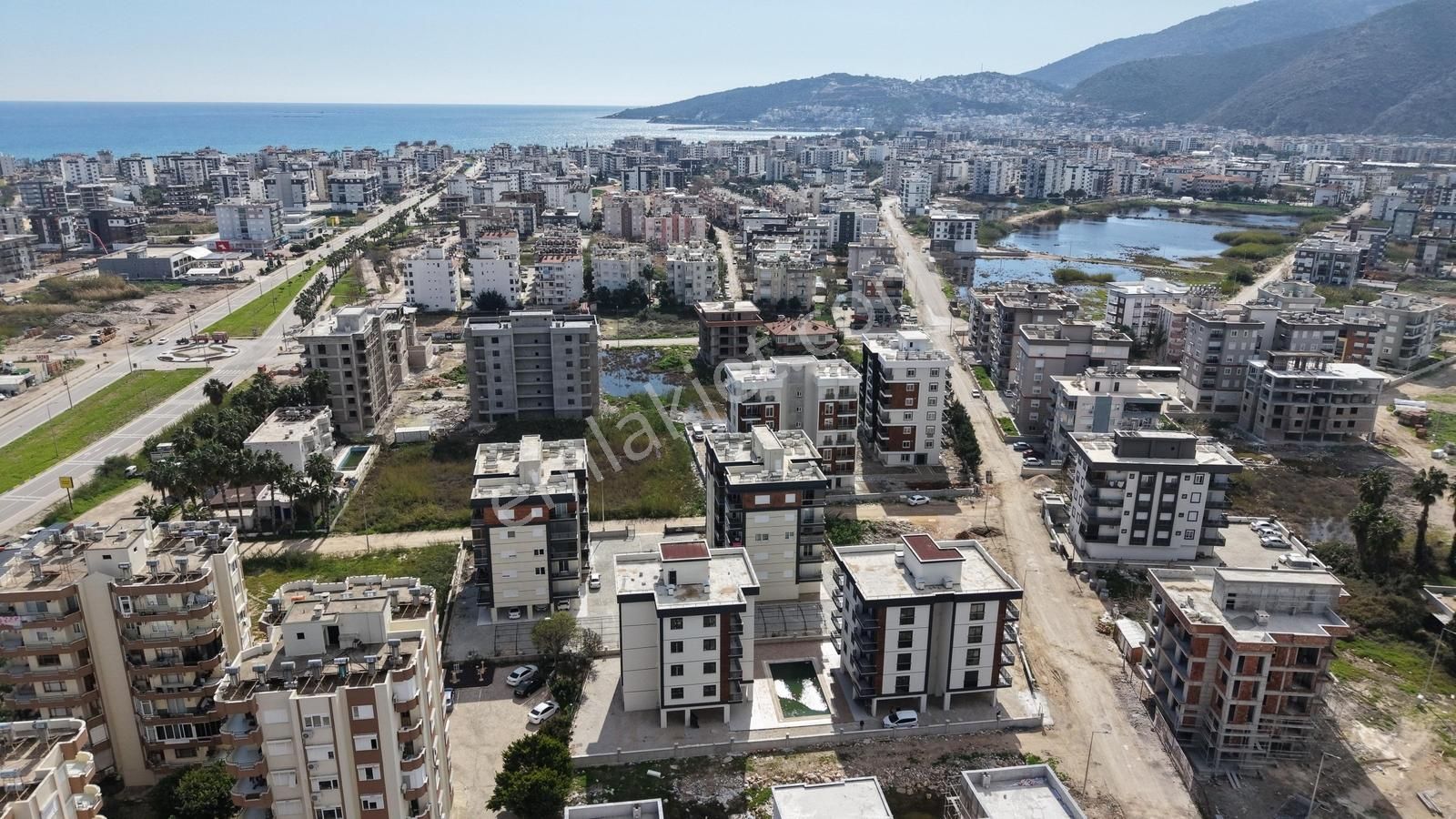 Gökhan Gökdemir'den Havuzlu Site İçinde 1+1 Kiralık Daireler