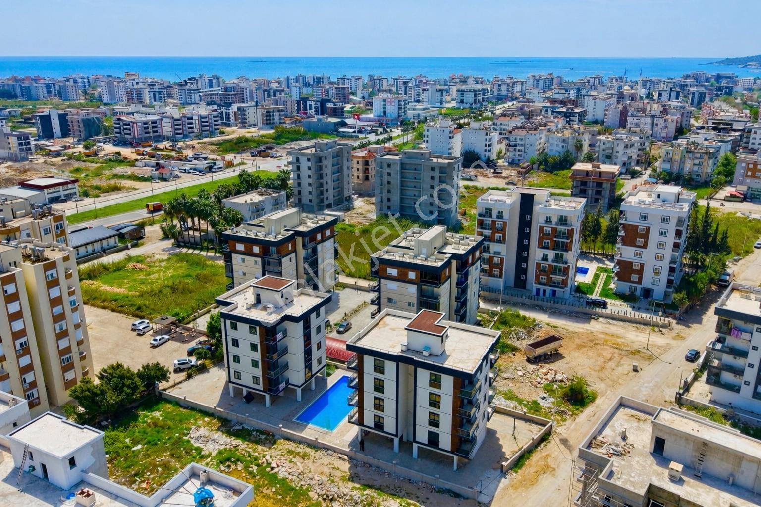 Gökhan Gökdemir'den Havuzlu Site İçinde 1+1 Kiralık Daireler