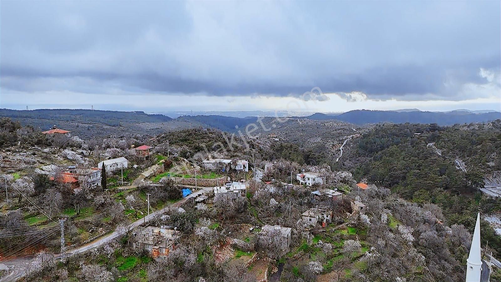Alanya Orhanköy Mahallesinde 314m2 Yola Sıfır Satılık Tarla - Görsel 9