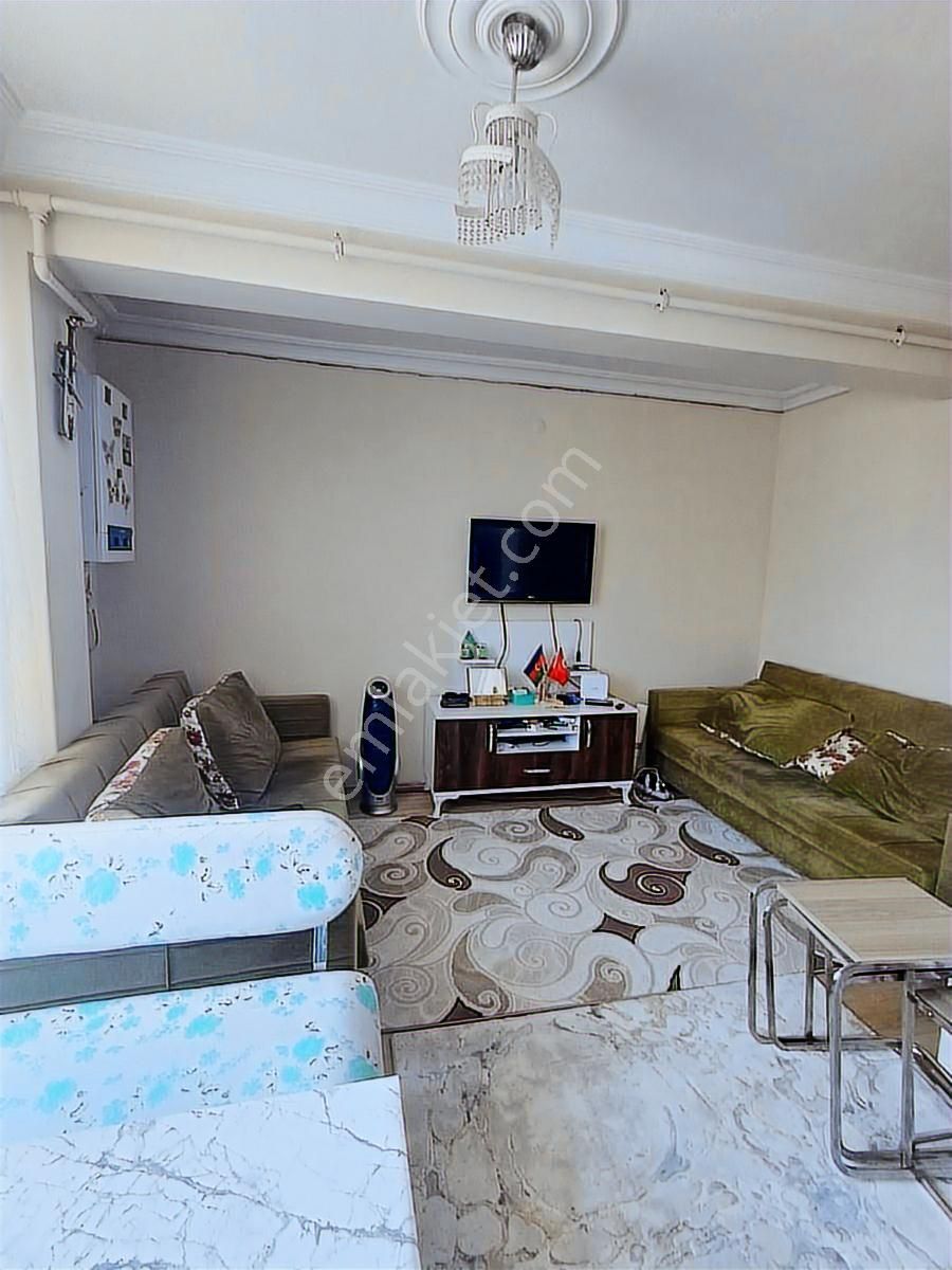 Satılık 2+1 Bakımlı Geniş Daire Güney Cephe Cadde Üzeri - Görsel 2