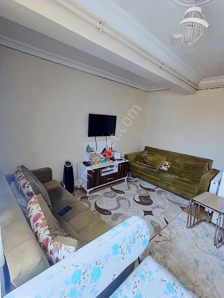 Satılık 2+1 Bakımlı Geniş Daire Güney Cephe Cadde Üzeri