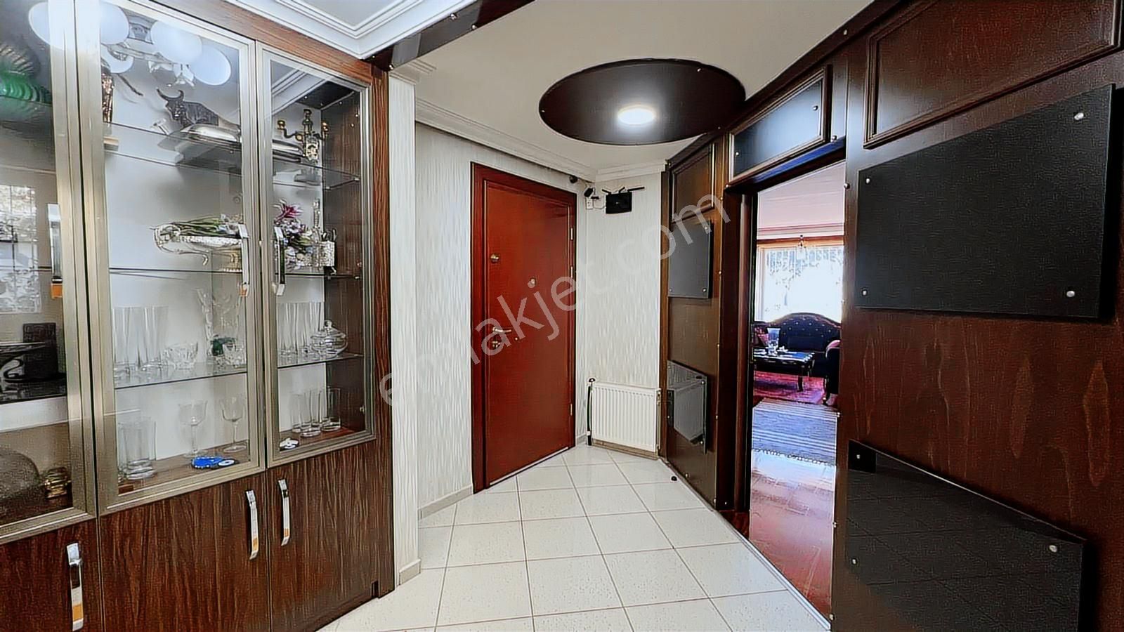 Fener Sahil Yolunda En Ön Sıra 3+1 Mükemmel Daire - Görsel 5