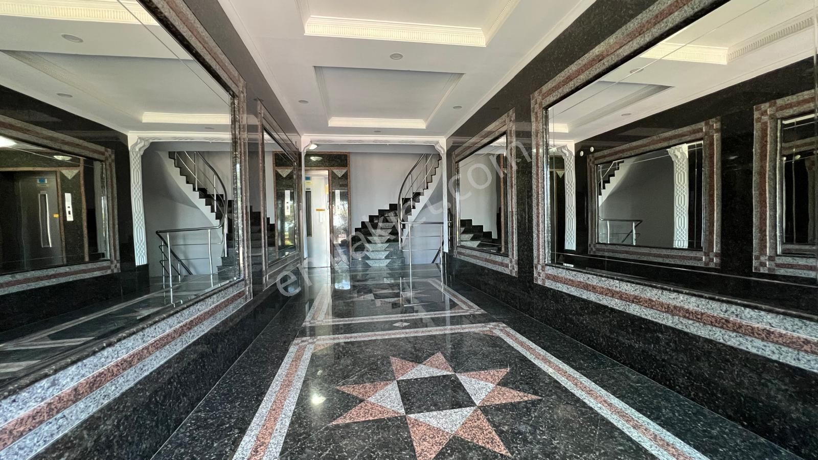 Fener Sahil Yolunda En Ön Sıra 3+1 Mükemmel Daire - Görsel 4