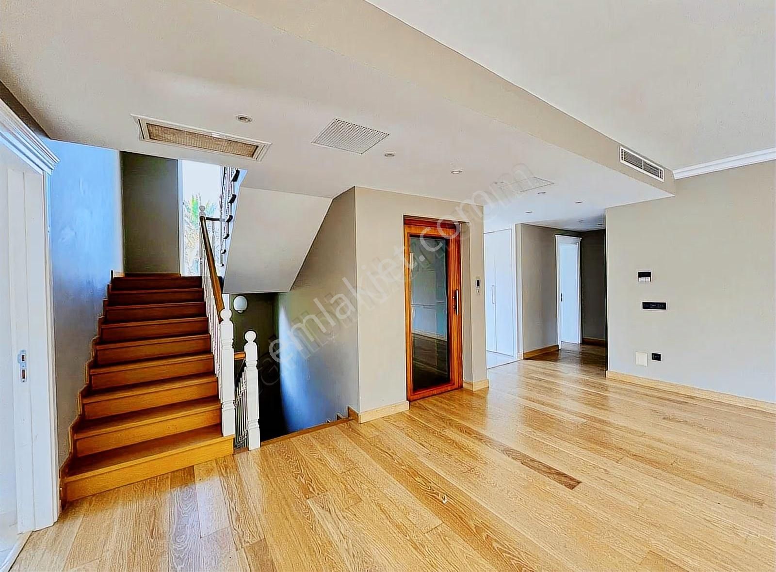 Zekeriyaköyde Güvenlikli Sitede Müstakil Havuzlu Kiralık Villa - Görsel 3