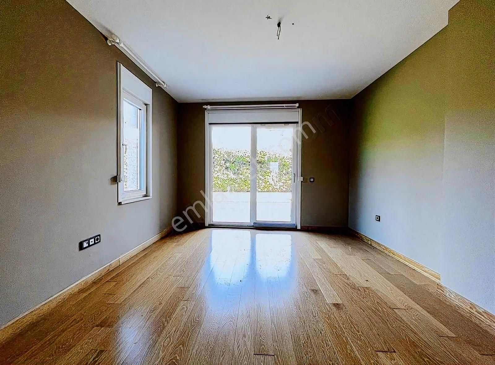 Zekeriyaköyde Güvenlikli Sitede Müstakil Havuzlu Kiralık Villa - Görsel 17