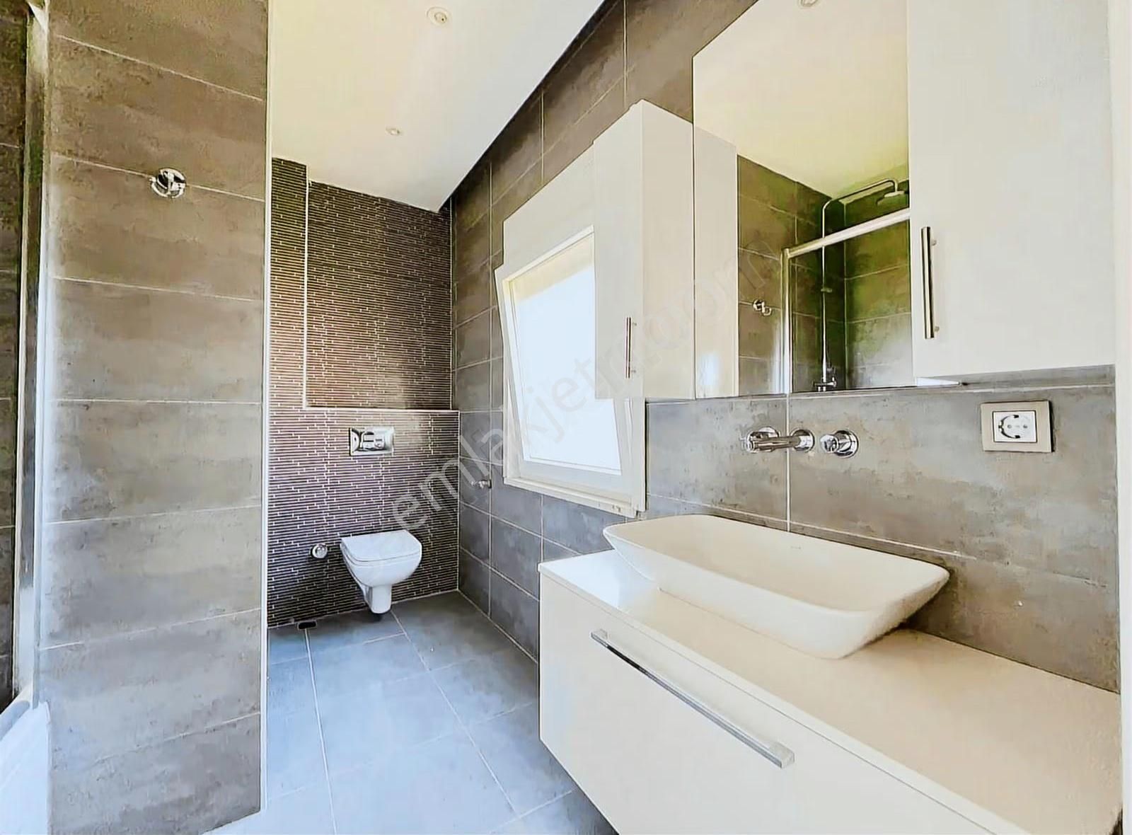 Zekeriyaköyde Güvenlikli Sitede Müstakil Havuzlu Kiralık Villa - Görsel 25