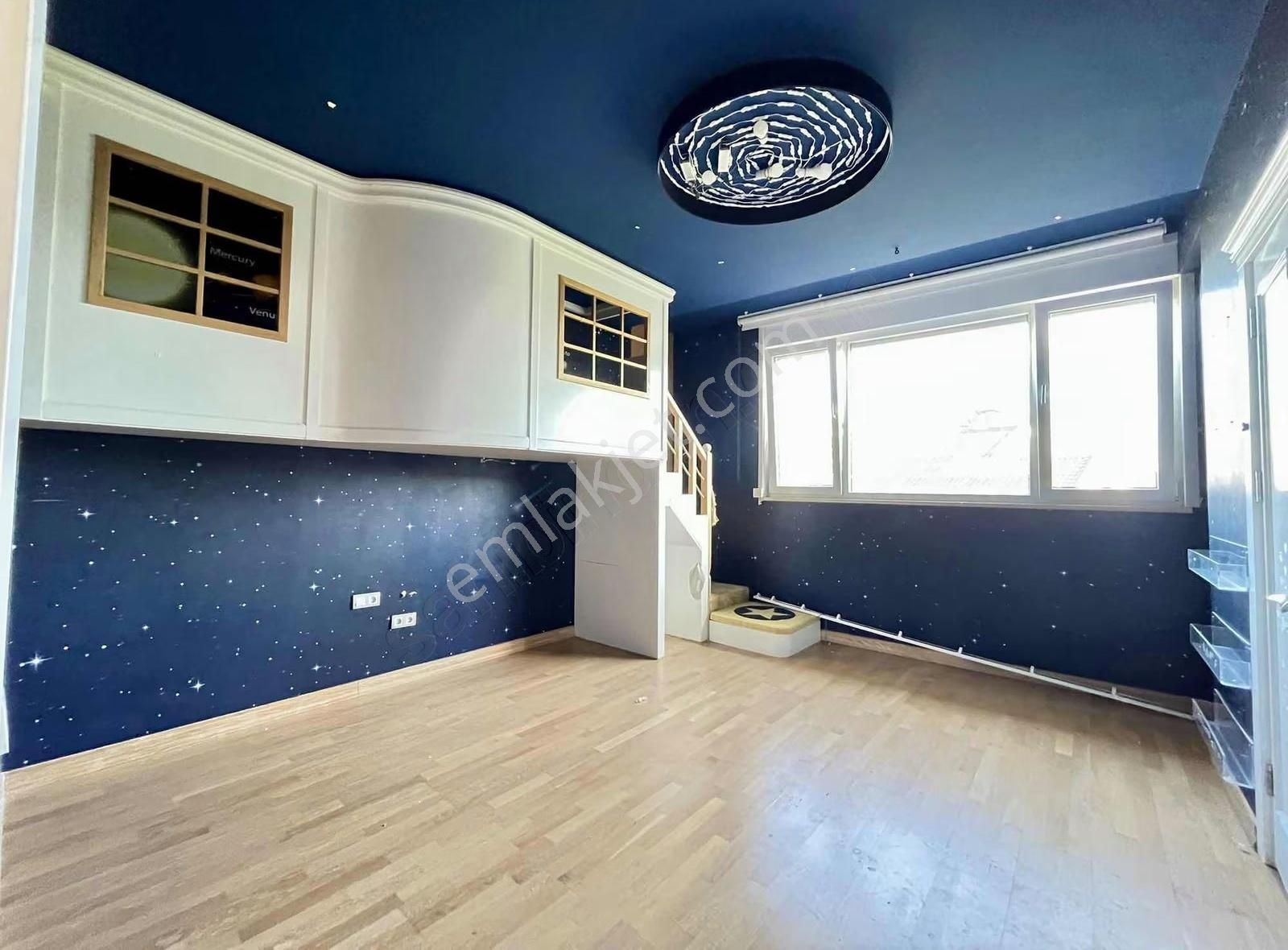 Zekeriyaköyde Güvenlikli Sitede Müstakil Havuzlu Kiralık Villa - Görsel 2