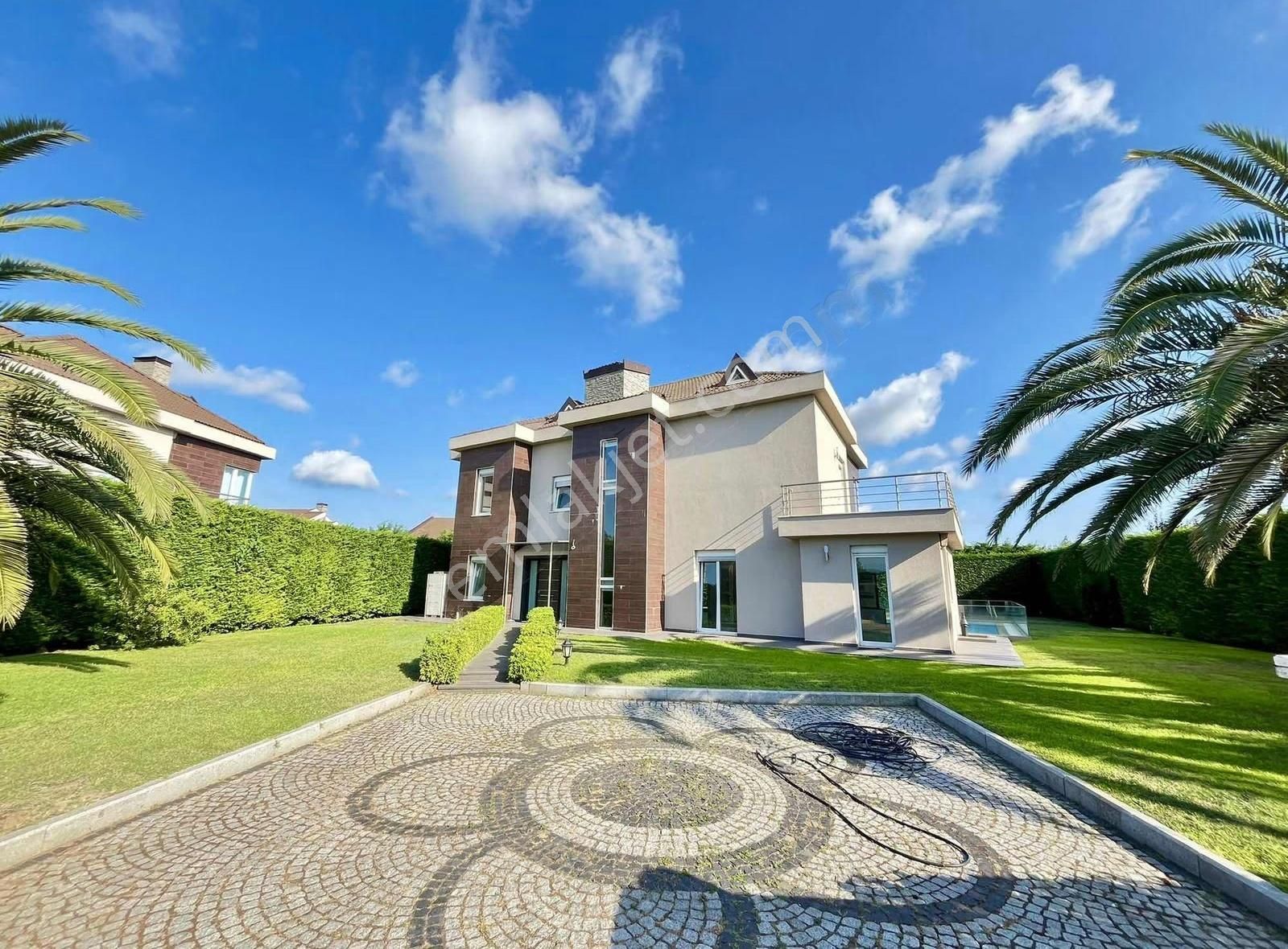 Zekeriyaköyde Güvenlikli Sitede Müstakil Havuzlu Kiralık Villa - Görsel 21