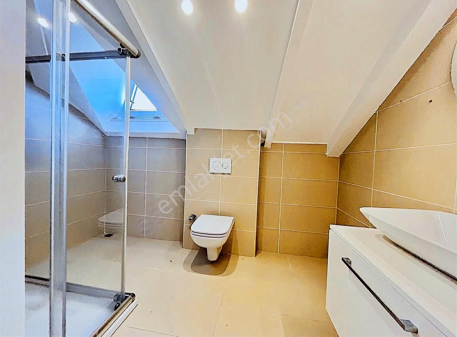 Zekeriyaköyde Güvenlikli Sitede Müstakil Havuzlu Kiralık Villa - Görsel 7