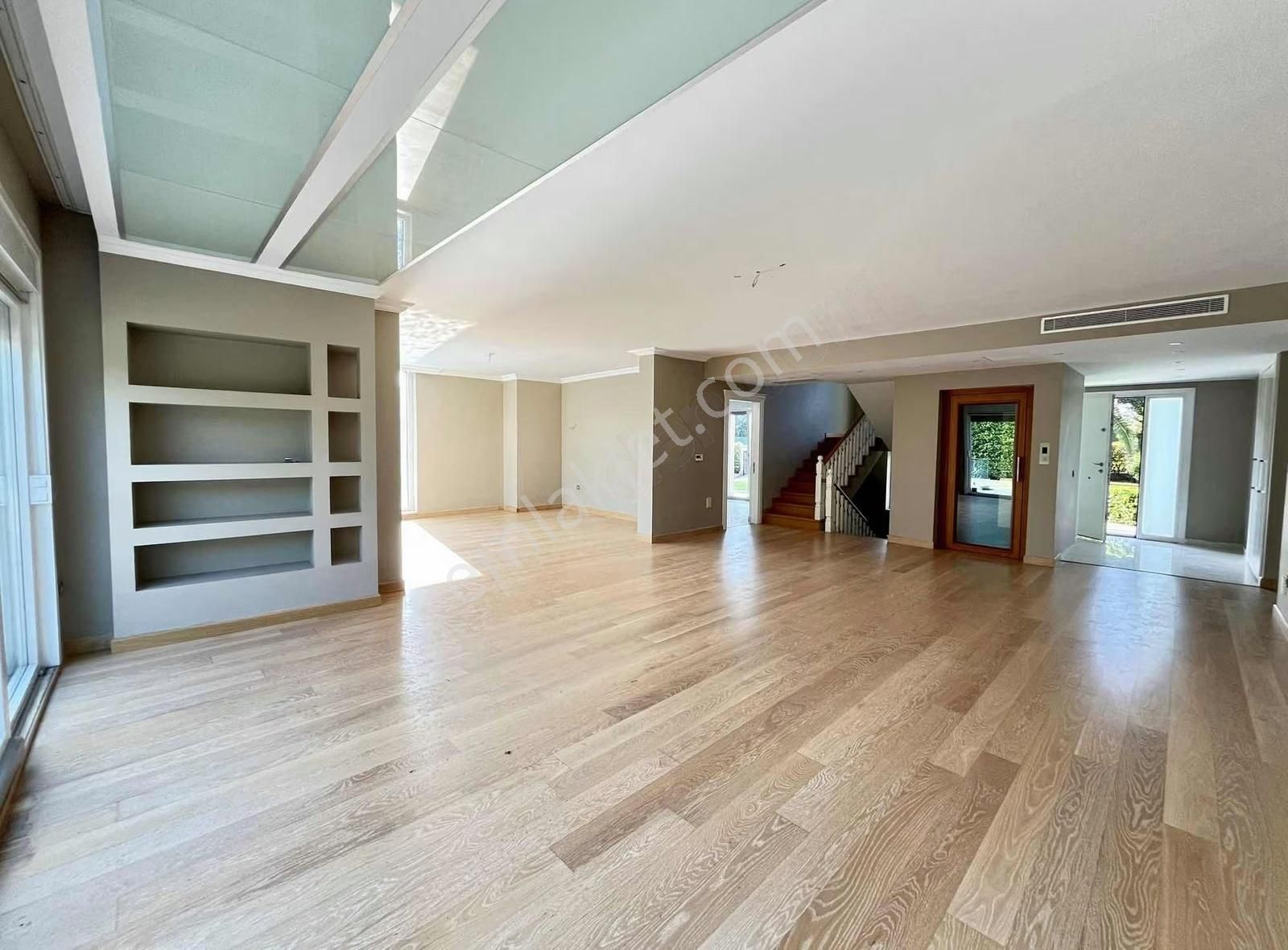 Zekeriyaköyde Güvenlikli Sitede Müstakil Havuzlu Kiralık Villa - Görsel 11