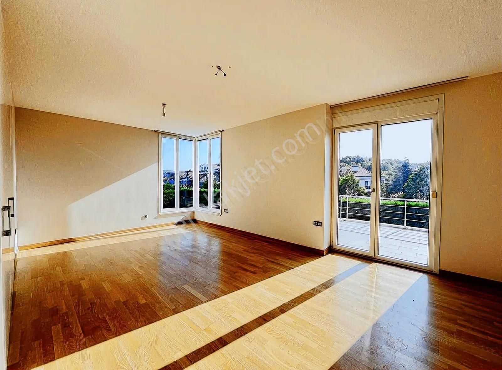 Zekeriyaköyde Güvenlikli Sitede Müstakil Havuzlu Kiralık Villa - Görsel 10