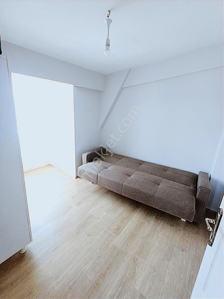 Satılık 2+1 Bakımlı Geniş Daire Güney Cephe Cadde Üzeri - Görsel 4