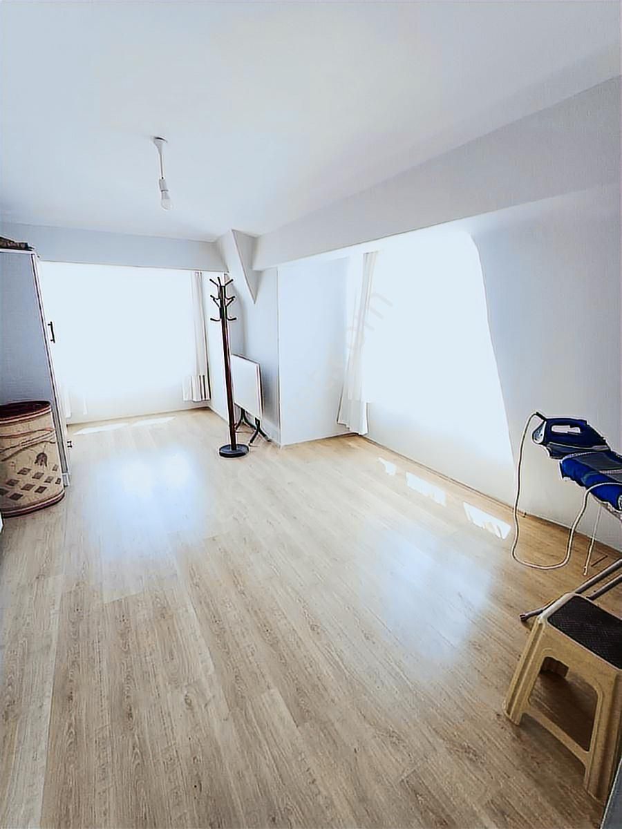 Satılık 2+1 Bakımlı Geniş Daire Güney Cephe Cadde Üzeri - Görsel 19