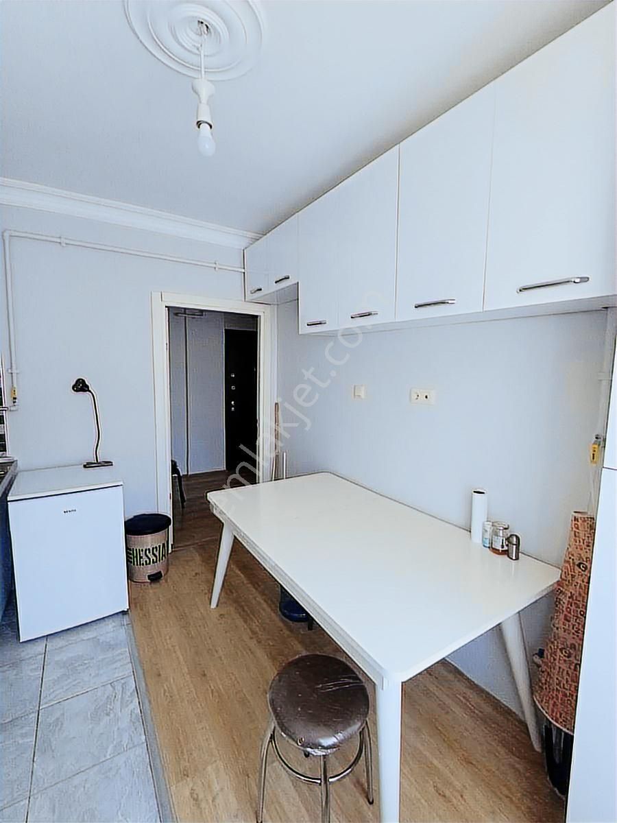 Satılık 2+1 Bakımlı Geniş Daire Güney Cephe Cadde Üzeri - Görsel 3