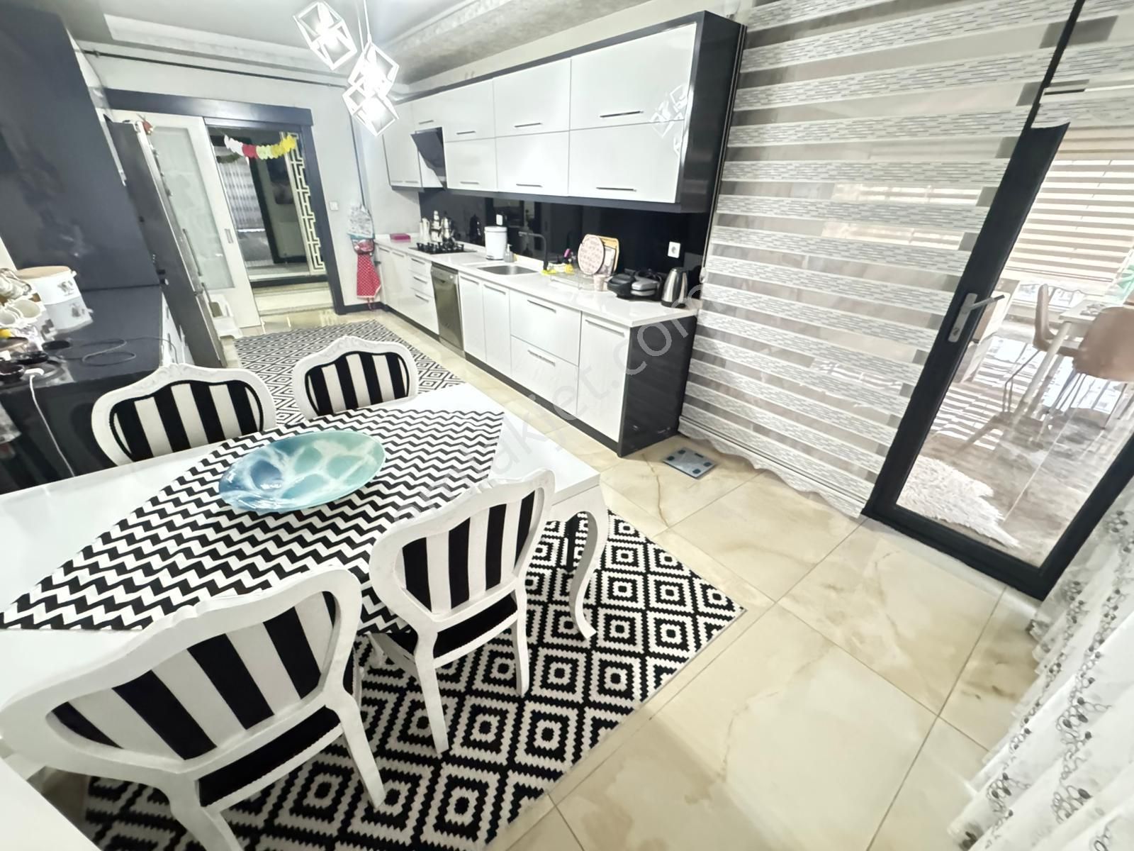 Lider Emlak'tan Güneşevler'de 3+1 *giyinme Odalı* Site Dairesi - Görsel 2