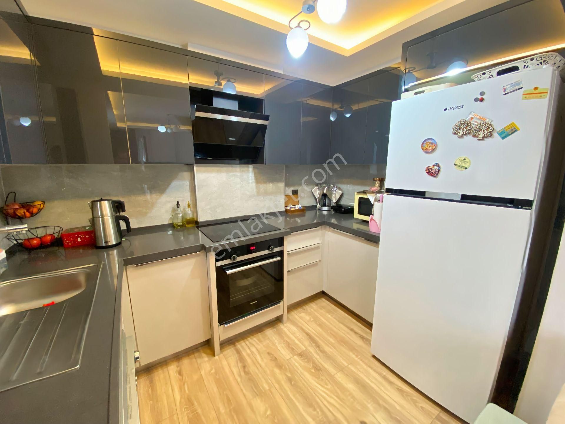 🛑🛑aktiften Akçay'da Satılık En Nezih Muhitte Otoparklı Spor Salonlu Arakat 2+1 Daire