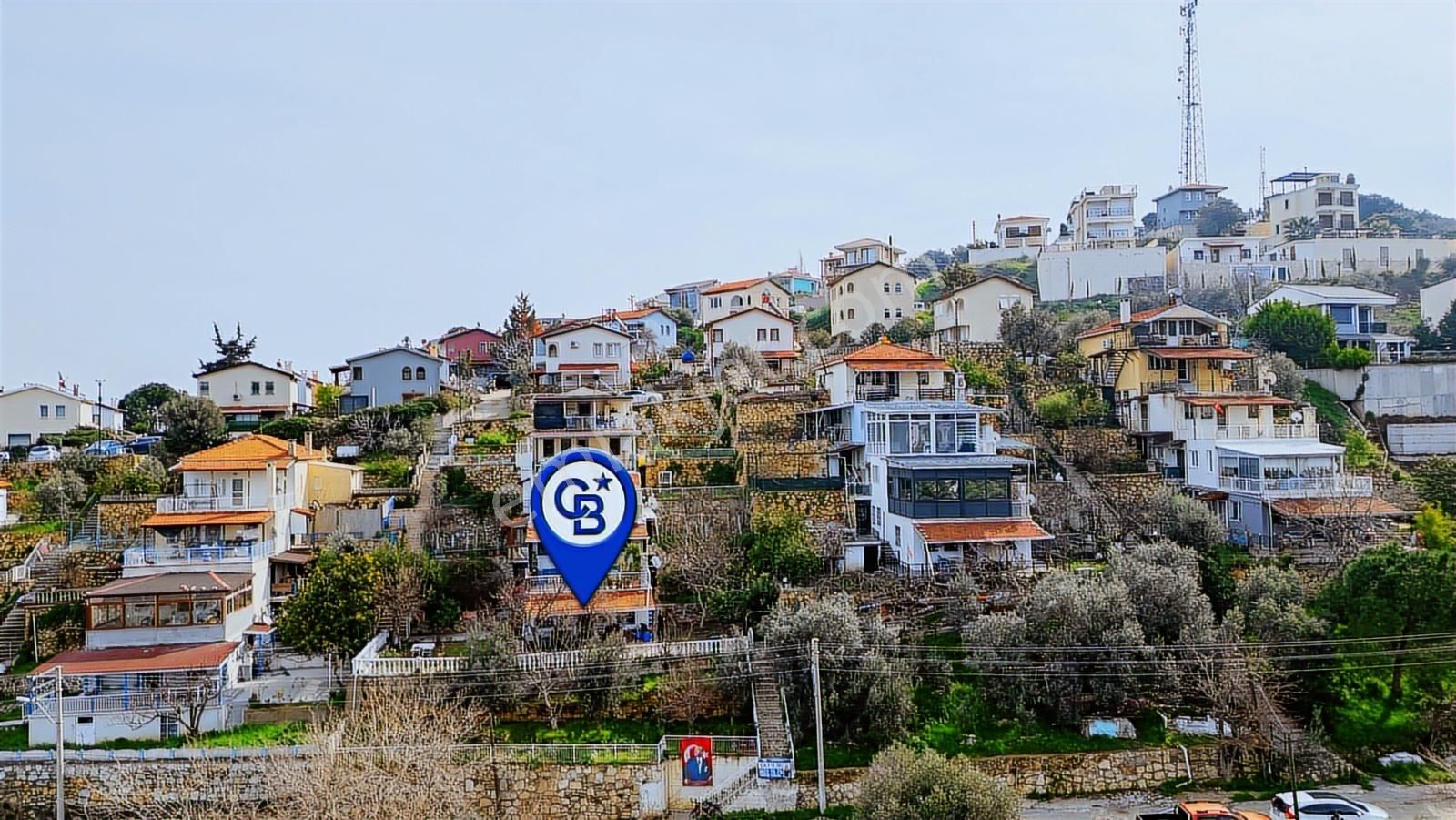 Yenifoça Cumhuriyet Mah. Satılık Deniz Manzaralı 2+1 Daire