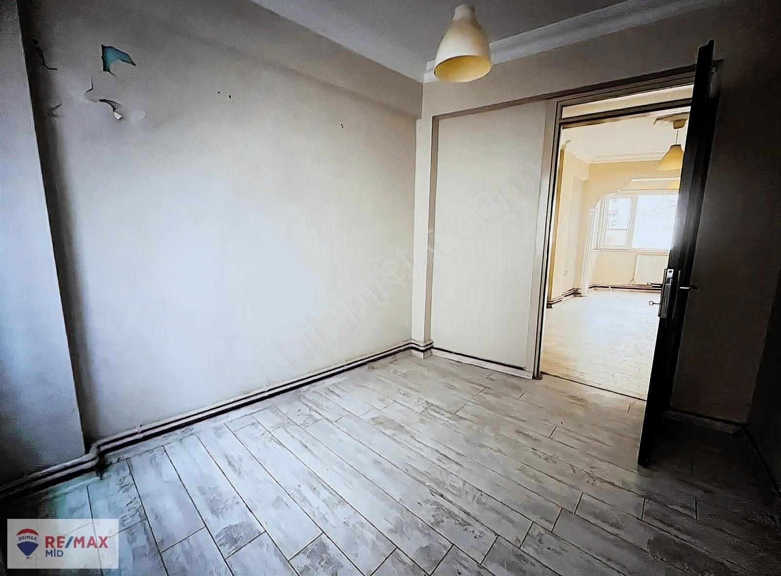 Balıkesır Çarşı Merkezde Yüksek Tabela Değerlı Satılık Ofıs - Görsel 11