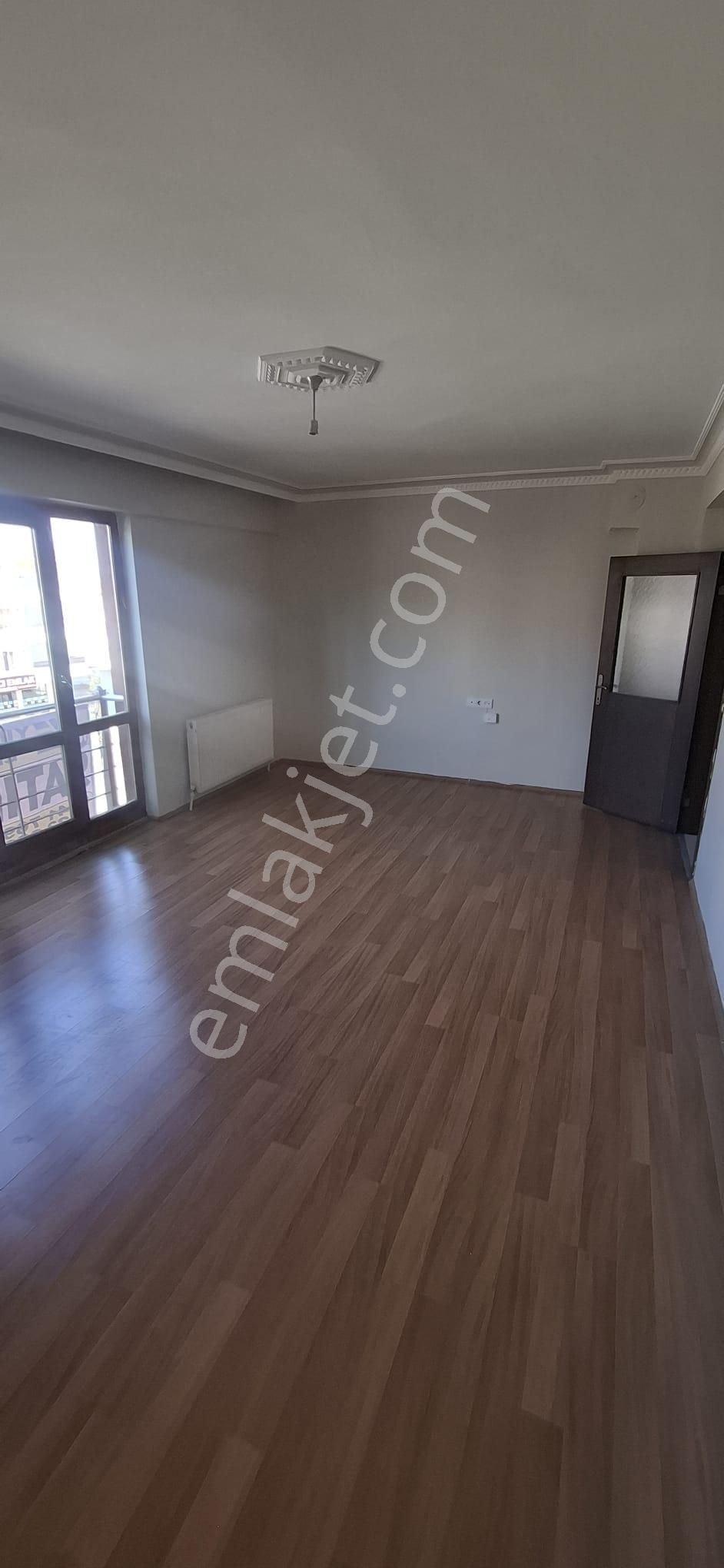 Altındağ - Karapürçek Mahallesi Ön Cephe, Asasnörlü, Caddeye Yakın 3+1 Satılık Daire !!!