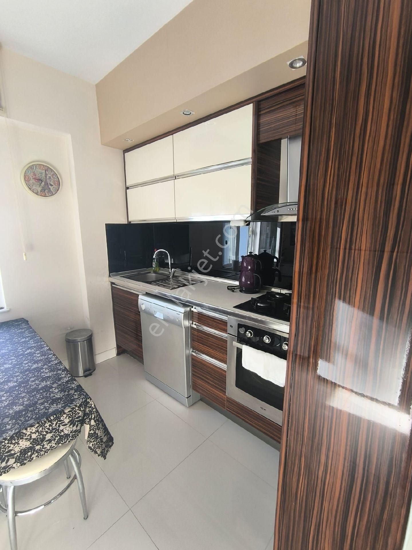 Hurma’da Liman’a Sınır Denize 1.000 Mt. Full Eşyalı 2+1 Ayrı Mutfaklı Cam Balkonlu Daire - Görsel 10