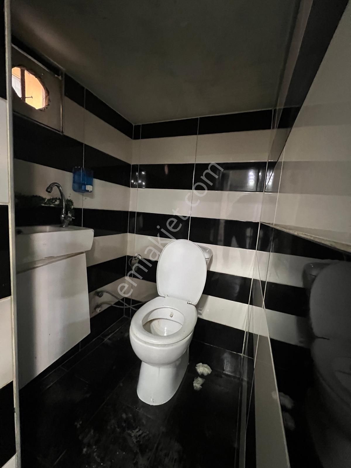 Şirinevler Mahallesinde Yaya Ve Araç Trafiğinin Olduğu Fetih 5 Sokakta Kiralık 2 Katlı Dükkan - Görsel 24